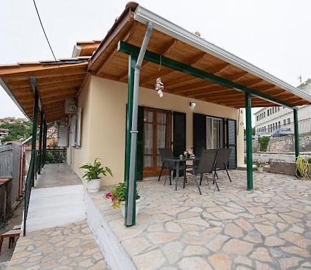 Christos Appartments Lazarata Экстерьер фото