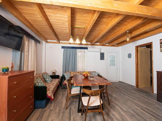 Christos Appartments Lazarata Экстерьер фото